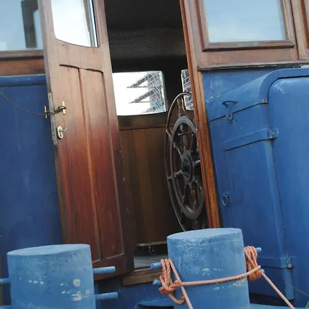 Boat & Breakfast Bellevue Botel *