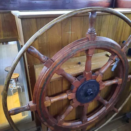 Boat & Breakfast Bellevue Botel *