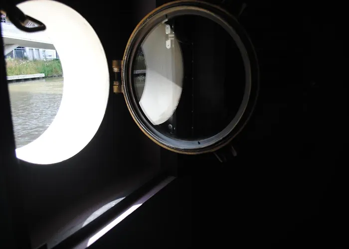 Boat & Breakfast Bellevue Botel *