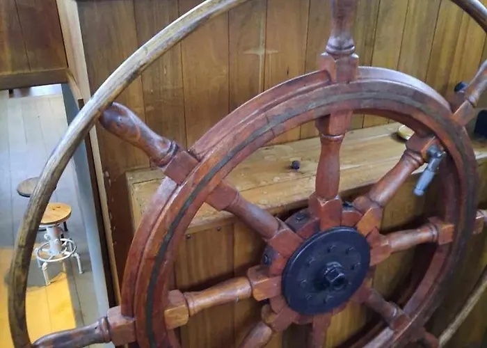 Boat & Breakfast Bellevue Båthotell *